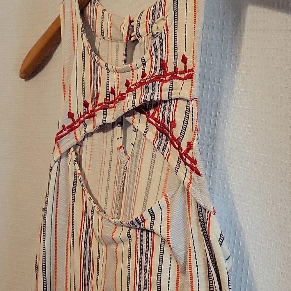 Eyeshadow Sleeveless Top